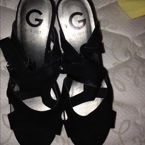 Guess pumps