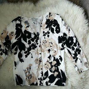 White house Black Market sweater size M