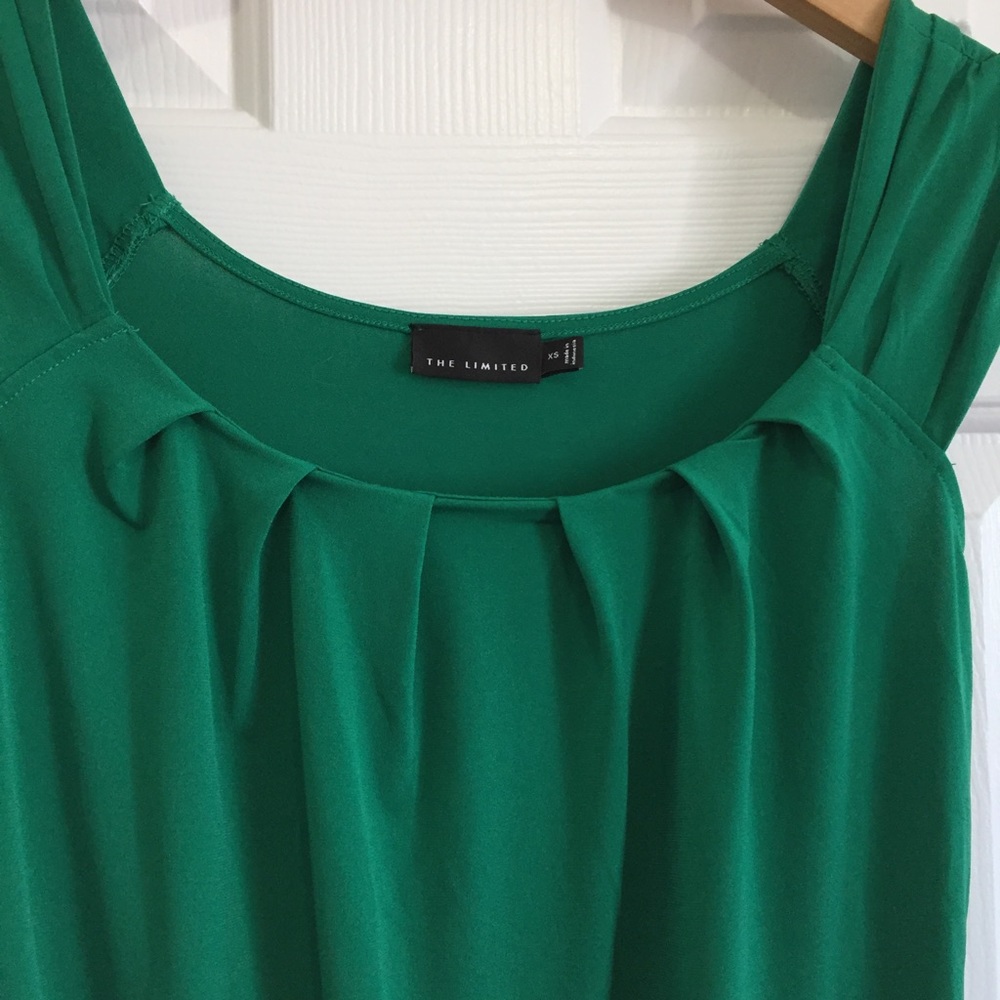 🌸 3/$25 The Limited green tank - Picture 2 of 3