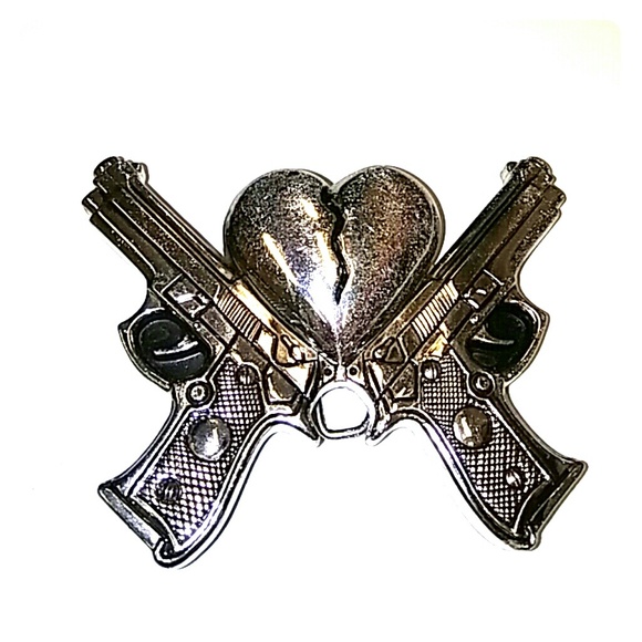 Rock Rebel Accessories - Rock Rebel double gun broken heart belt buckle
