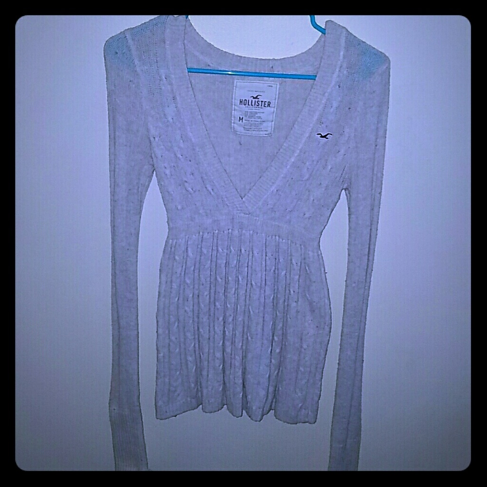 HOLLISTER VNECK