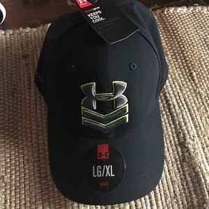 Black and neon green Under armour men's hat Lg/XL