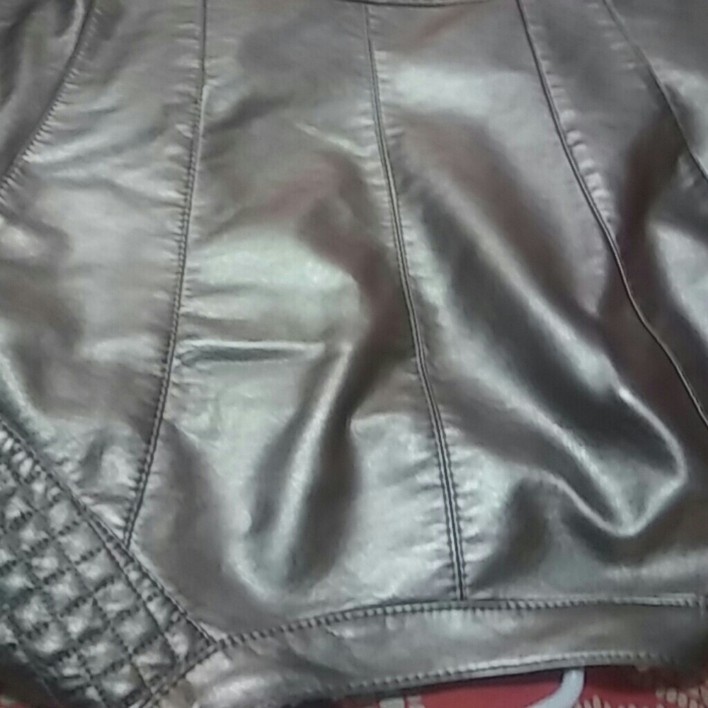 Metallic - Picture 4 of 4