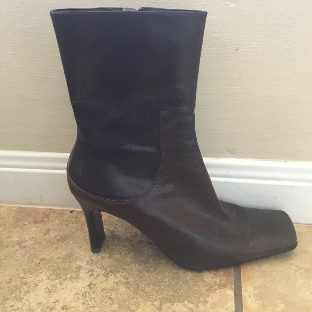Nine west brown botties..