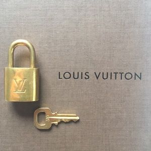 ❤️SOLD❤️Louis Vuitton Padlock & Key #310