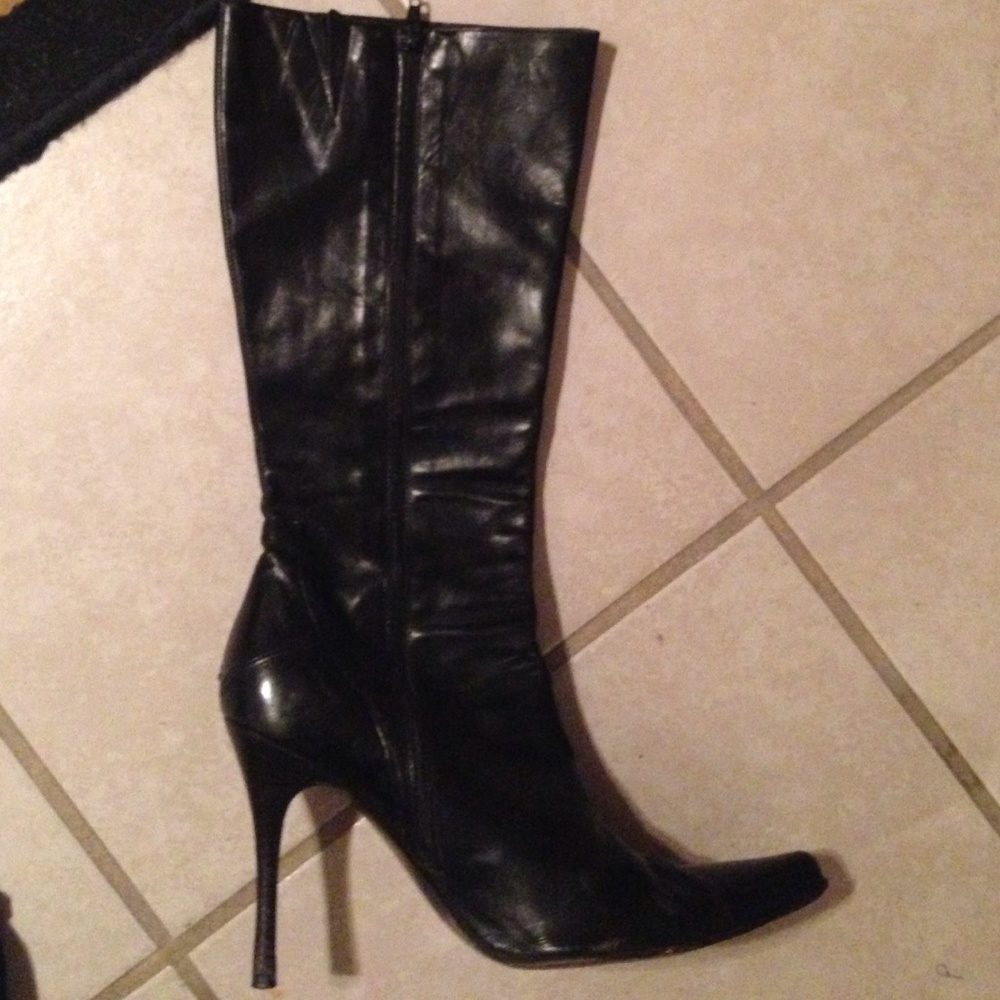 CHARLES DAVID TALL BLACK LEATHER  SZ 9