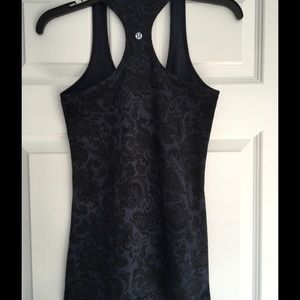 LULULEMON Cool Racerback Tank Size 6 Rare Print!