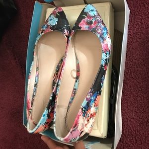 Express pointed toe floral flats