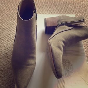 Belle by Singerson Morrison booties in camel suede