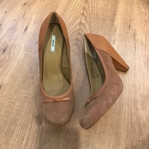 Urban outfitters, tan heels