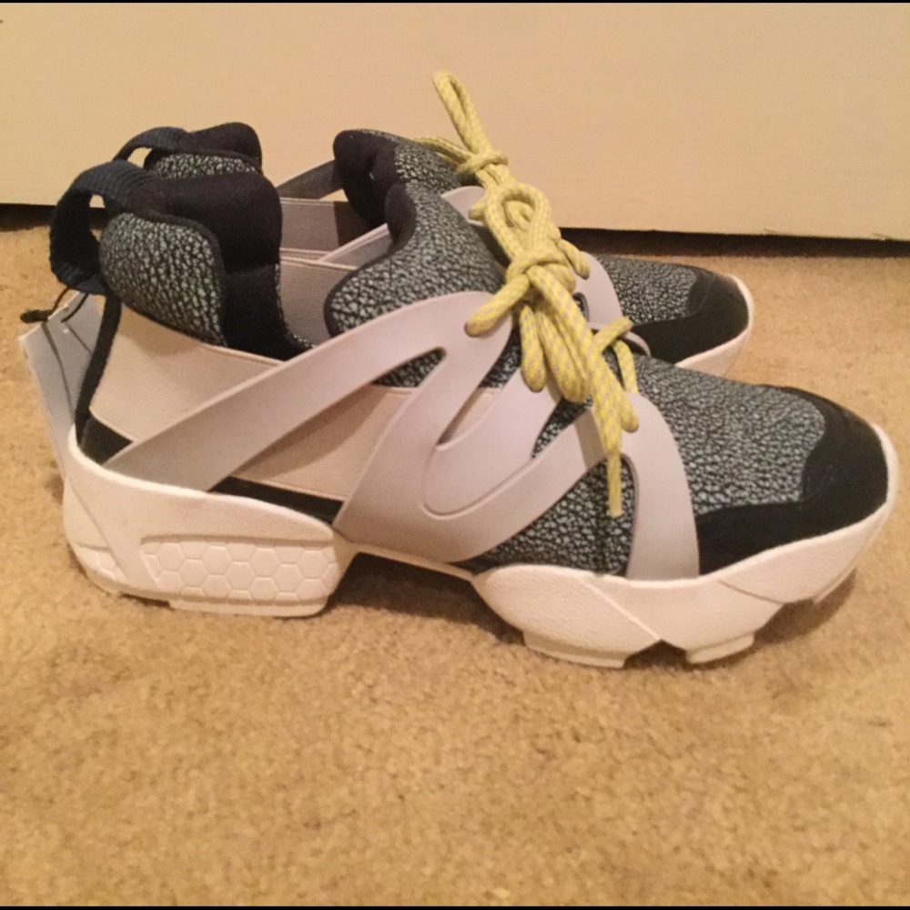 Closing TODAY ♦MANGO Sneakers