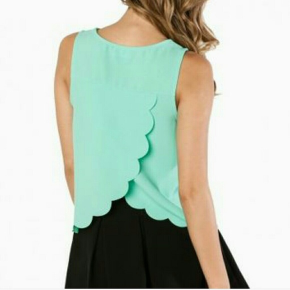 Tops - Sleeveless scalloped top