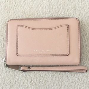Marc Jacobs Recruit Leather Zip Wristlet - Nude