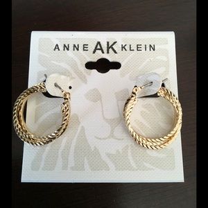 ANNE KLIEN gold twist hoop earrings. NEW!