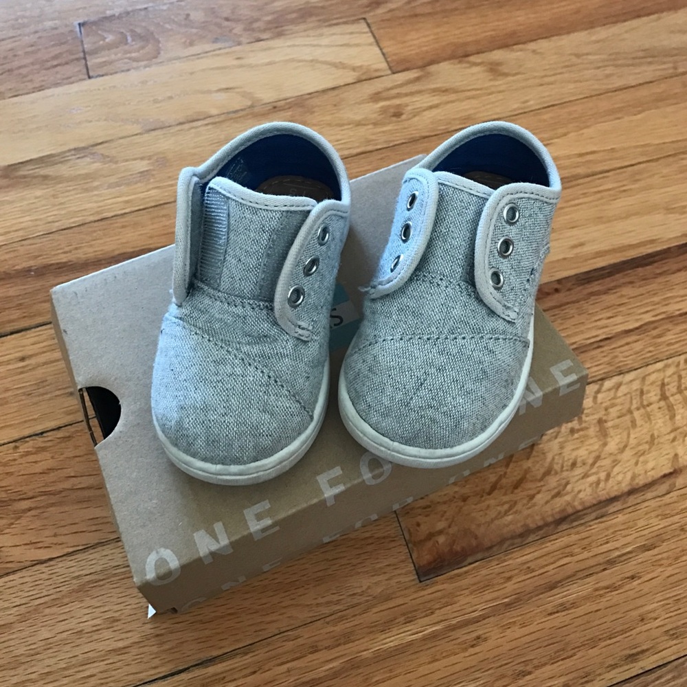 Toms baby shoes