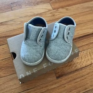 Toms baby shoes