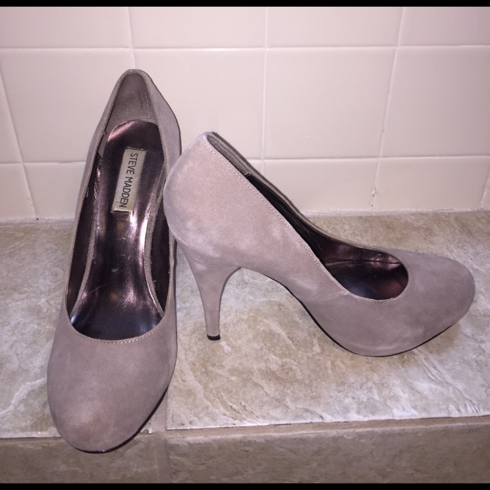 Steve Madden pumps - no markings on suede!