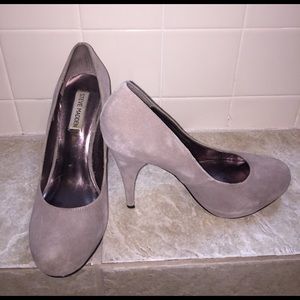 Steve Madden pumps - no markings on suede!