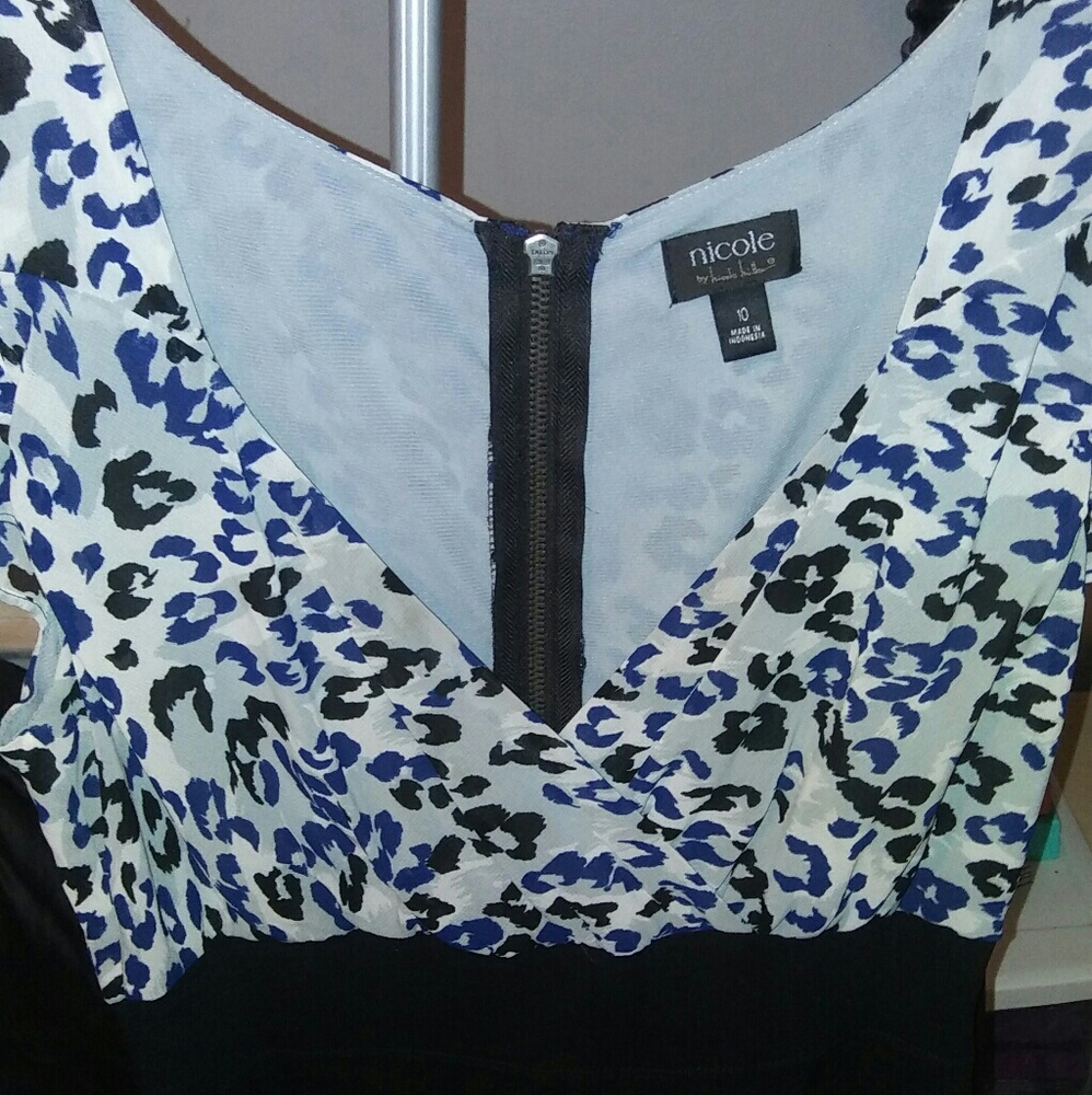 Dress - Picture 2 of 3