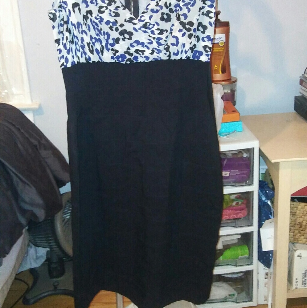 Dress - Picture 3 of 3