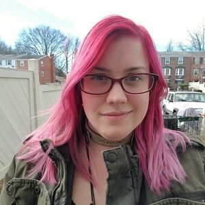 Meet your Posher, Caitlin