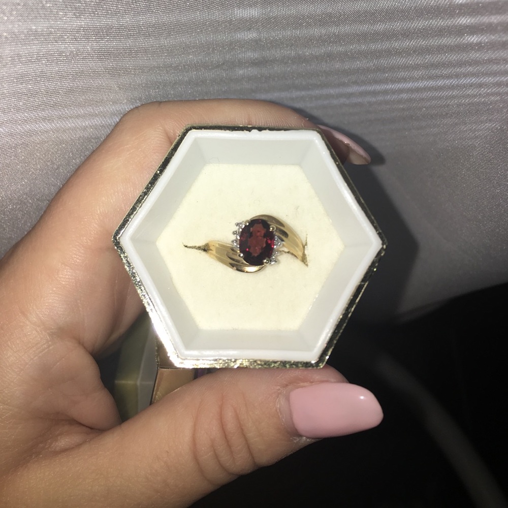 14kt gold ring (with diamond & garnet)