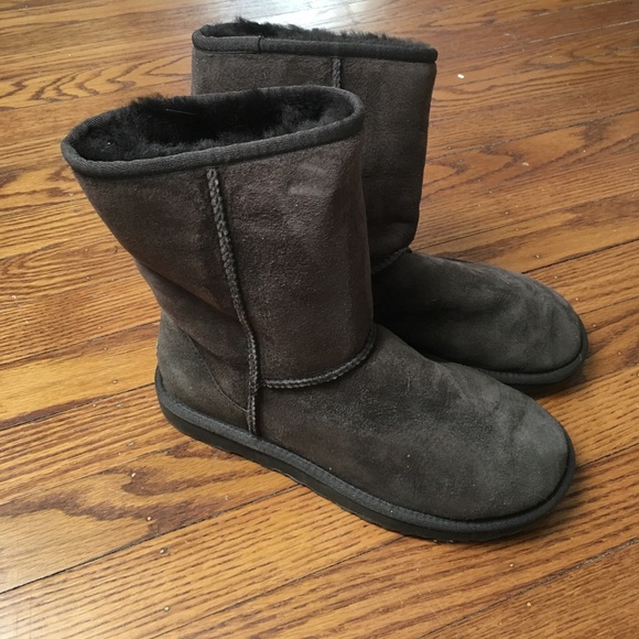 Short ugg chocolate boots - Picture 1 of 4