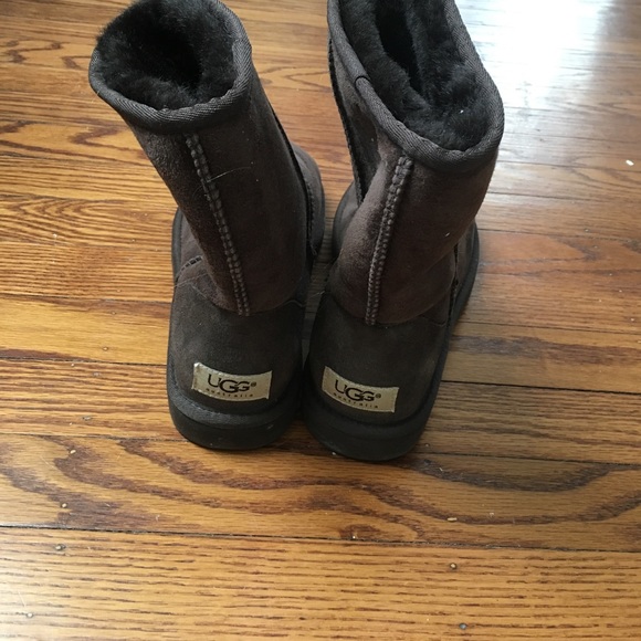 Short ugg chocolate boots - Picture 3 of 4