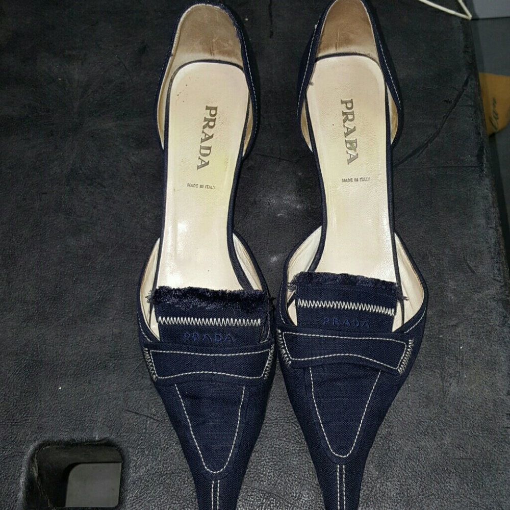 Prada navy blue pumps