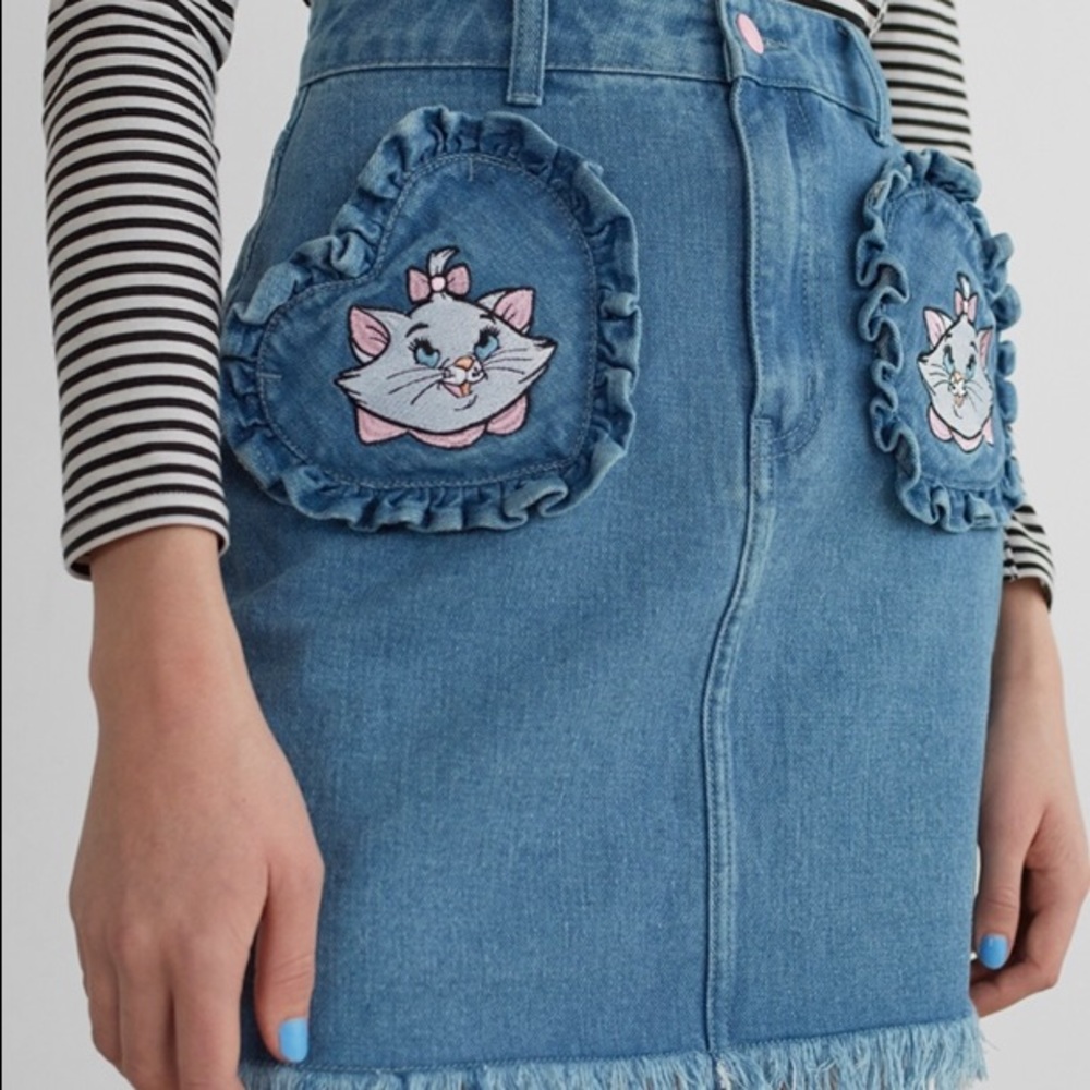 ✨MAJOR ISO LAZY OAF MARIE SKIRT✨