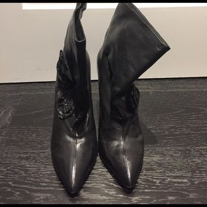Vince Camuto leather black booties