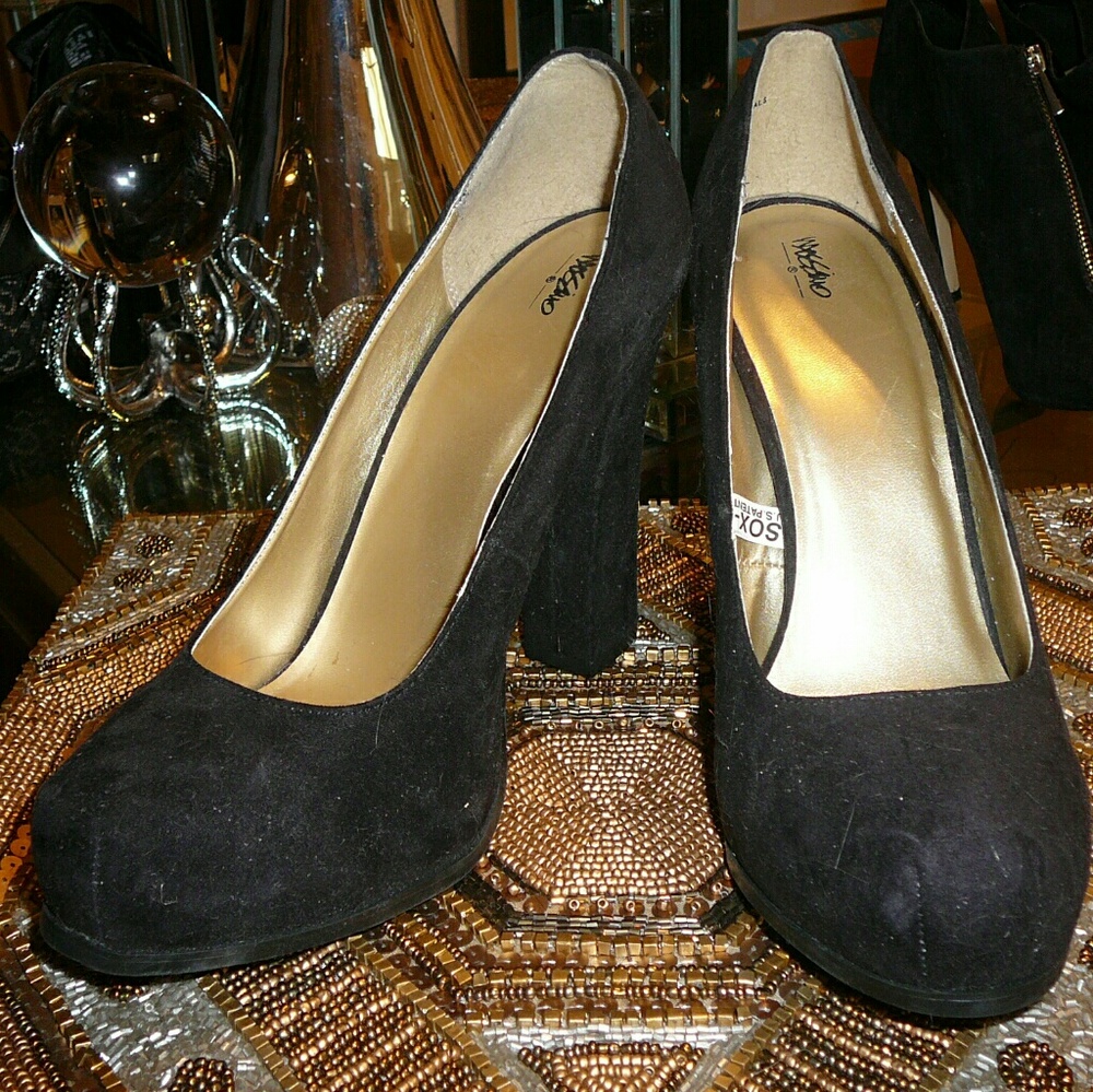 Messamo Black Suade Shoes Pumps Size 9.5