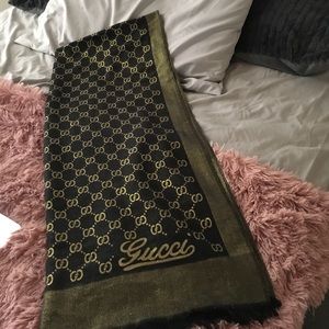 Gucci scarf