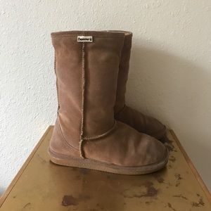 Bearpaw boots. Size 9