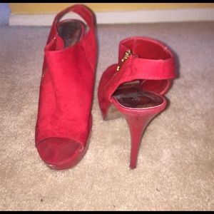 Red booties ❤ Size 9 ❤