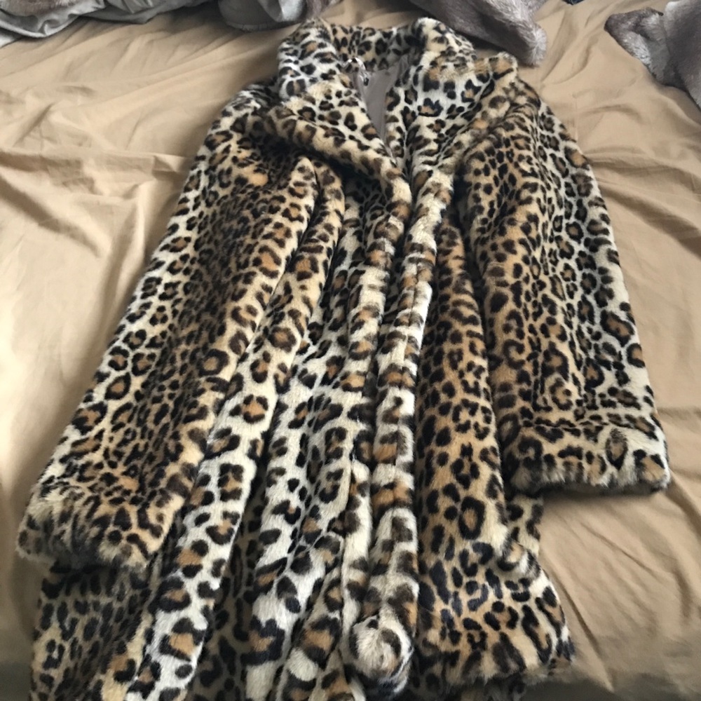Kendall and Kylie leopard coat