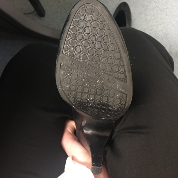 NINE WEST BLACK LEATHER ANKLE BOOTIE - Picture 3 of 3