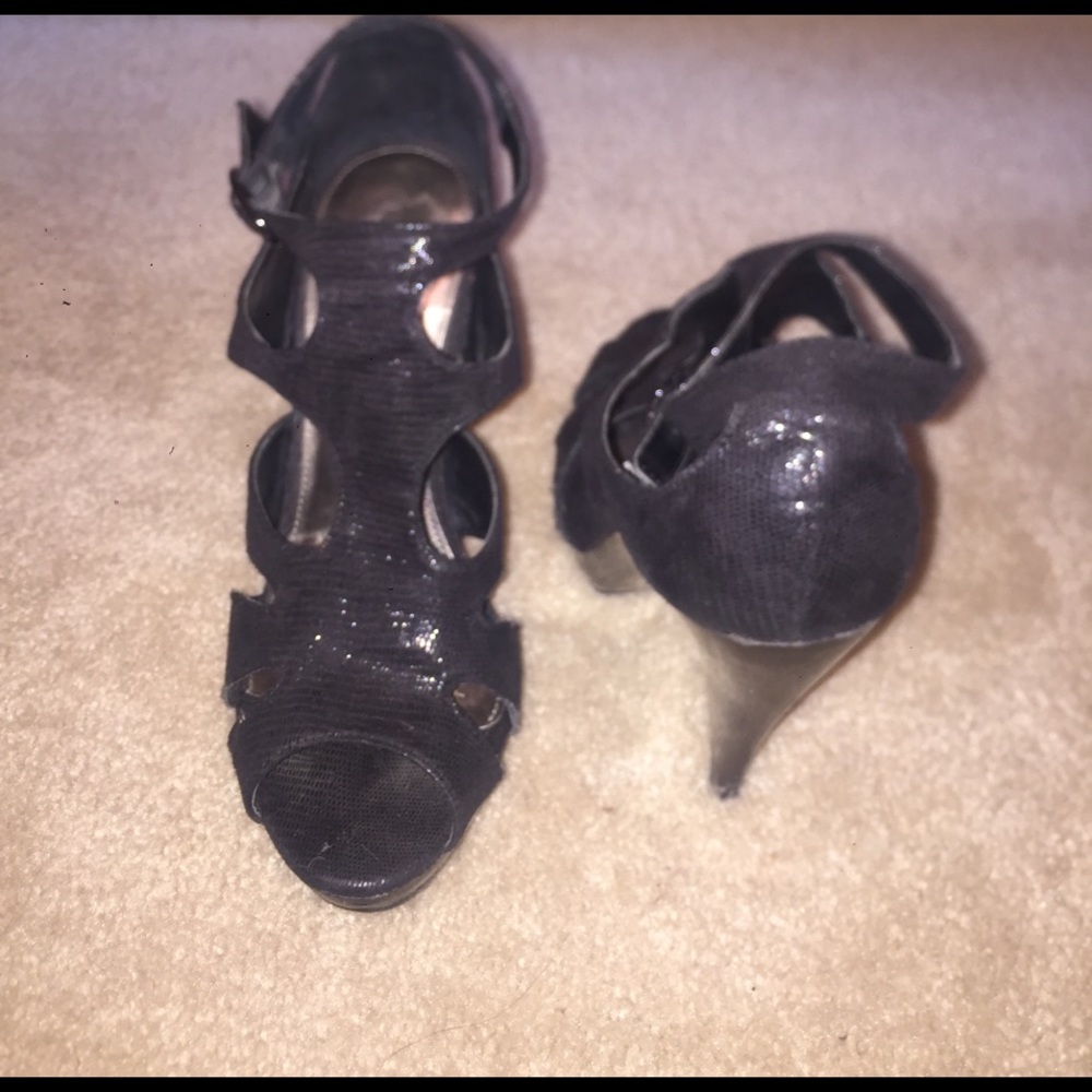 Black gadget heels!! 🖤 Size 9 🖤