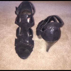 Black gadget heels!! 🖤 Size 9 🖤