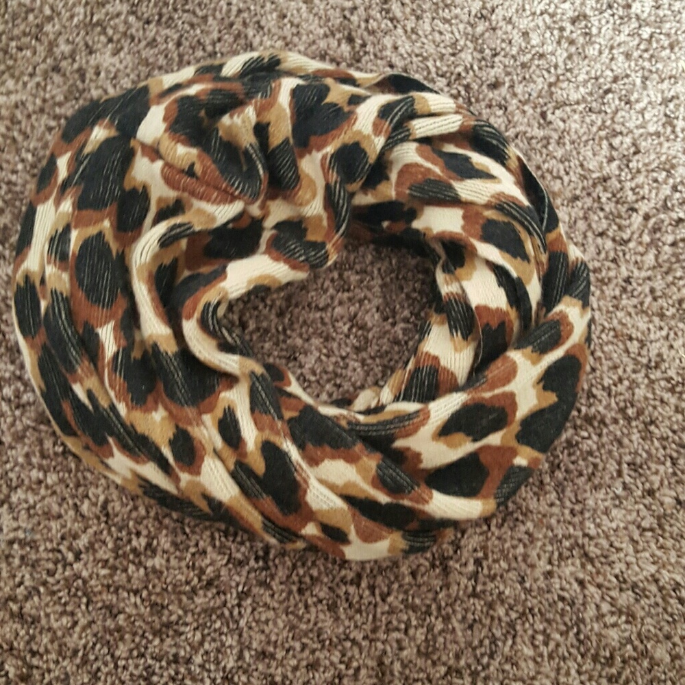 Infinite cheetah print scarf
