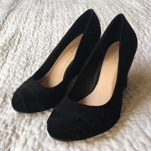 Final Sale! Black wedge pumps