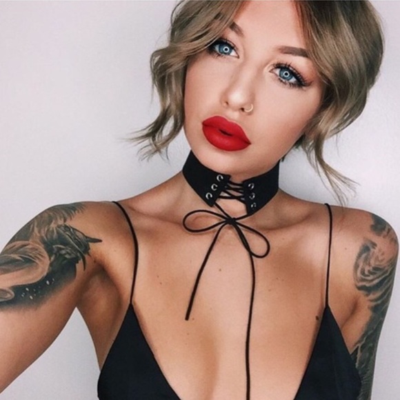 🌿 Wide Suede Black Lace Up Choker - Picture 2 of 7