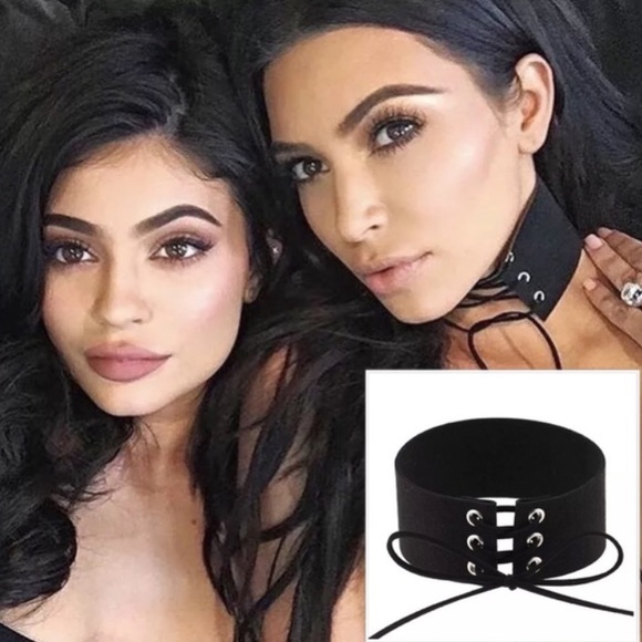 🌿 Wide Suede Black Lace Up Choker - Picture 7 of 7