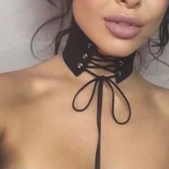🌿 Wide Suede Black Lace Up Choker - Picture 6 of 7