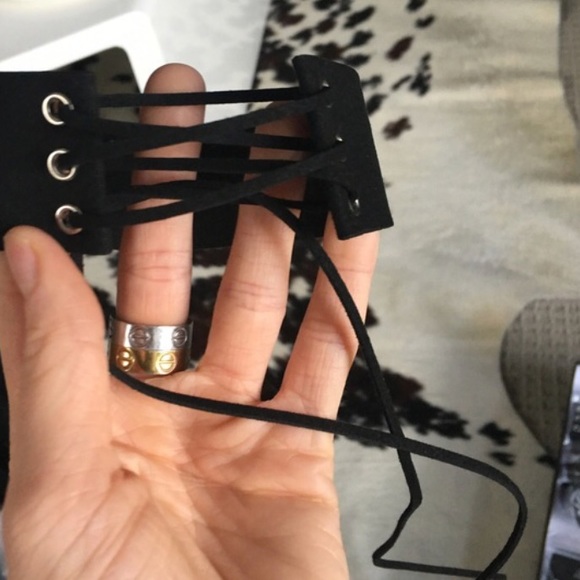 🌿 Wide Suede Black Lace Up Choker - Picture 5 of 7