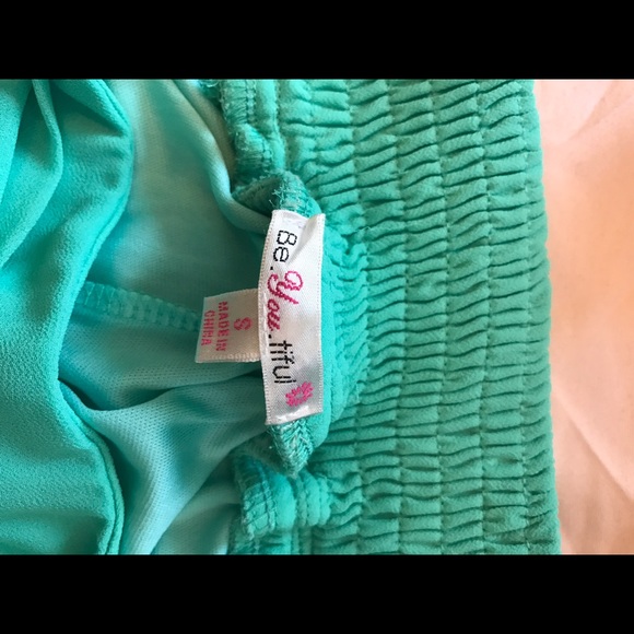 High waist flowy shorts with tie bow - Picture 3 of 3