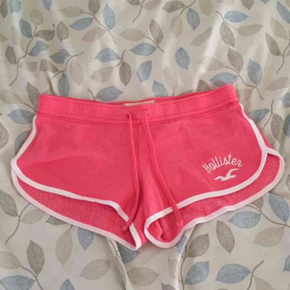 Hollister shorts size medium