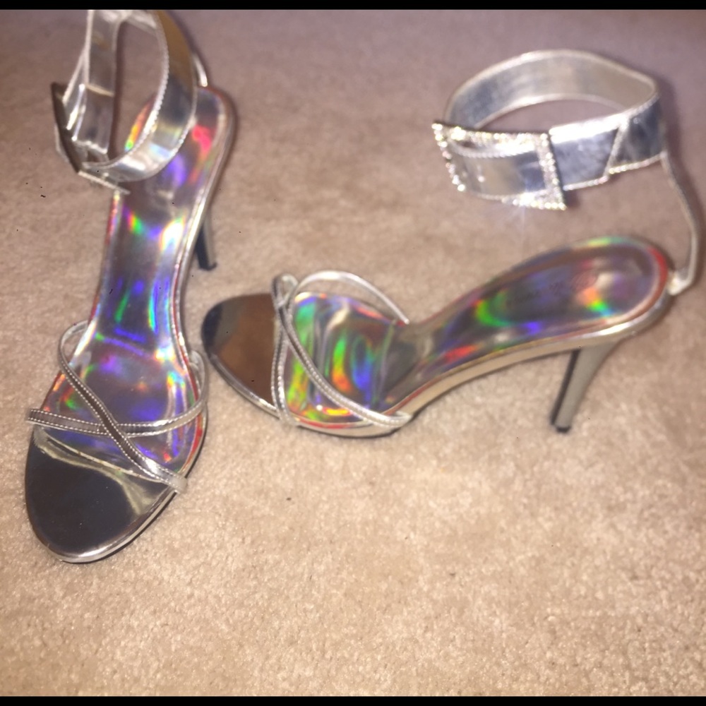 Silver translucent sandals 💙Size 9💙