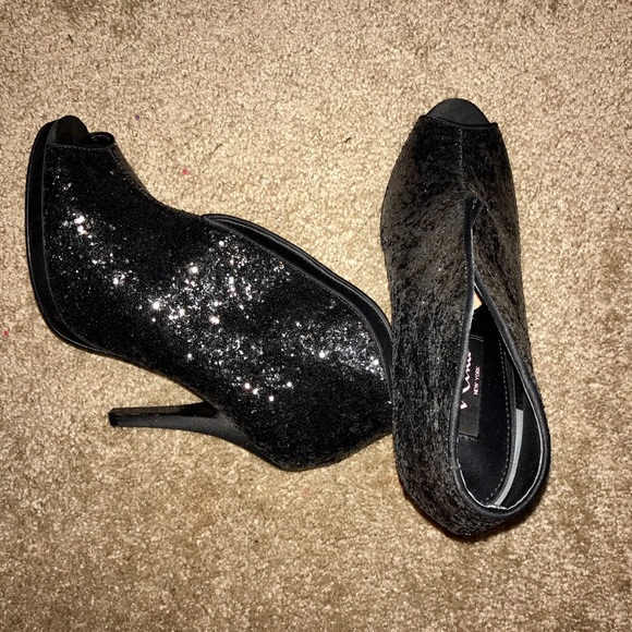 Shoes - Sparkly Black Heels