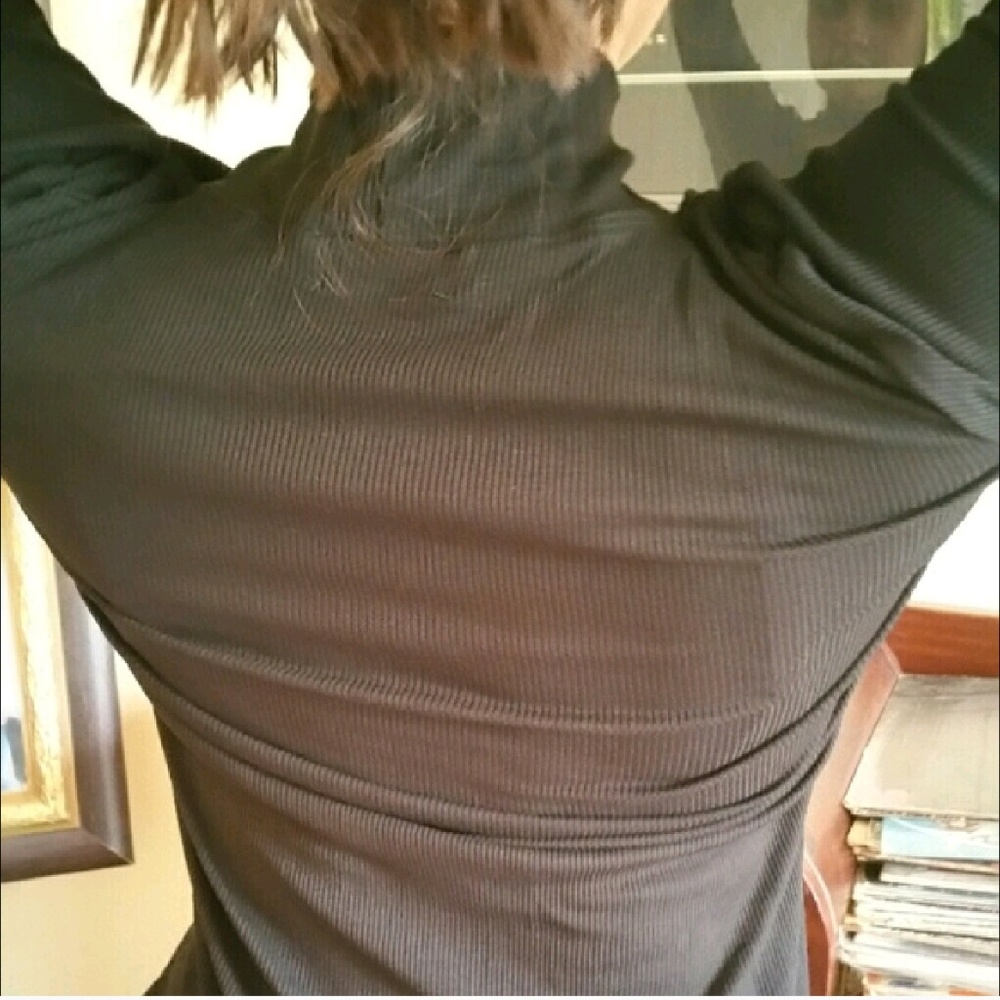 Long sleeved choker top - Picture 3 of 4